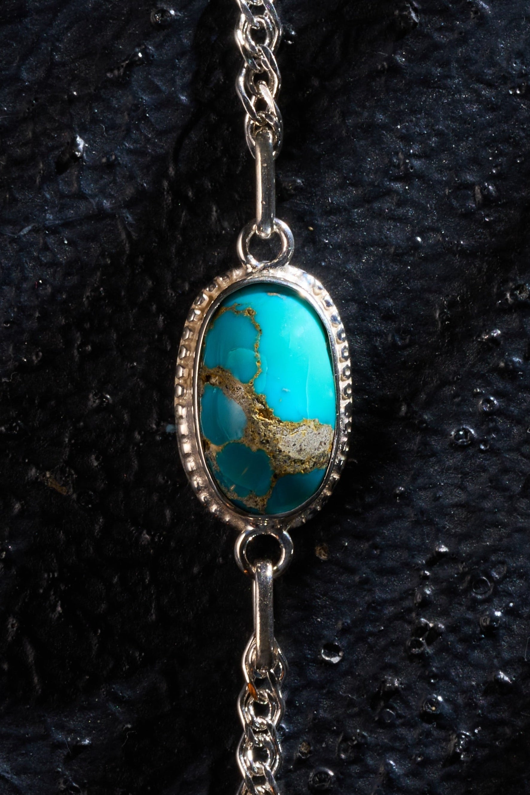 Bracelt with turquoise stone and chain 