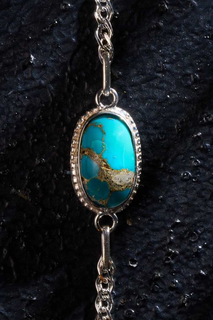 Bracelt with turquoise stone and chain 