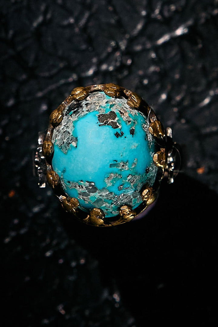 Ring with a turquoise stone and gold accents on 925 silver
