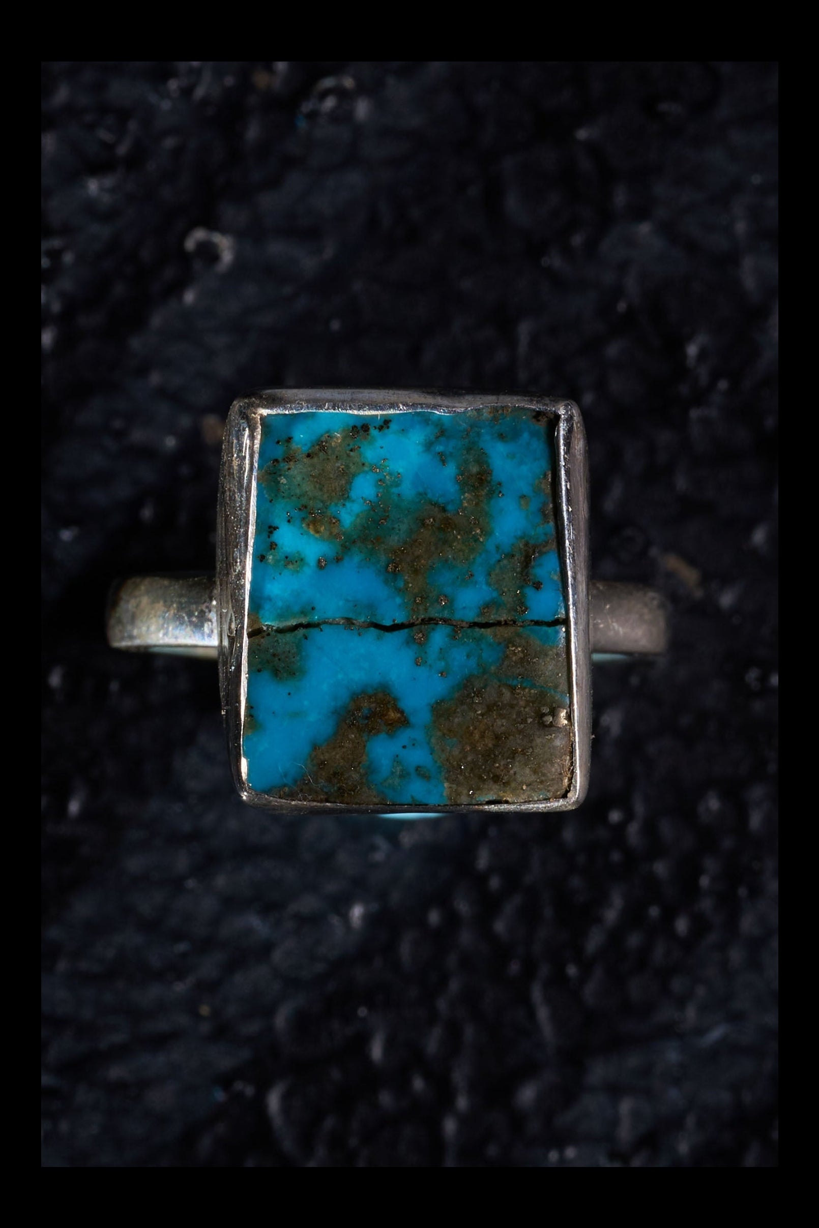 Natural rare turquoise. This paintig in exceptional. Like an ancient french boudoir. 