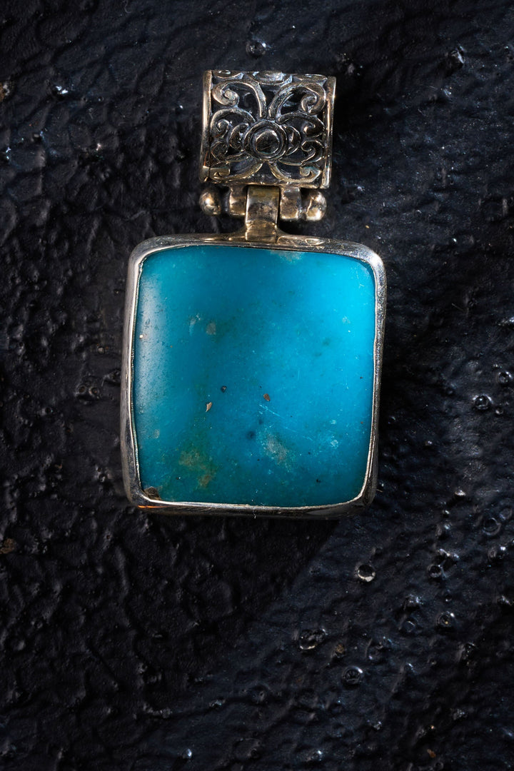Turquoise stone pendant with silver 