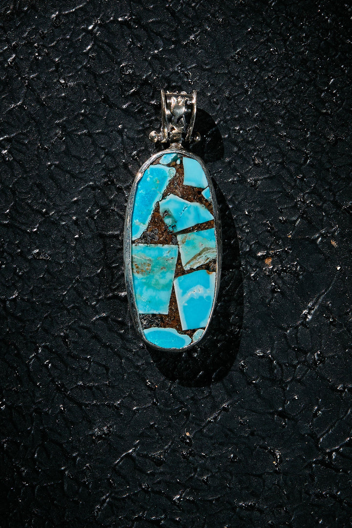 Reconstructed Turquoise imaking beach scenes in frames.